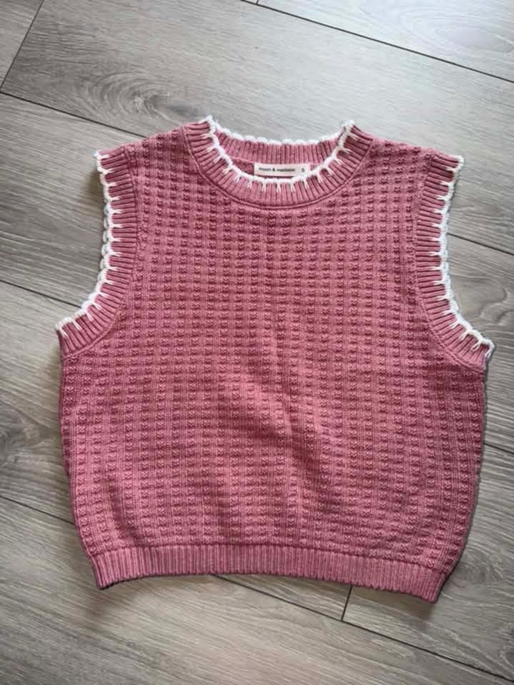 moon & madison Pink Waffle-Knit Sleeveless Crew Sweater Vest with White Trim